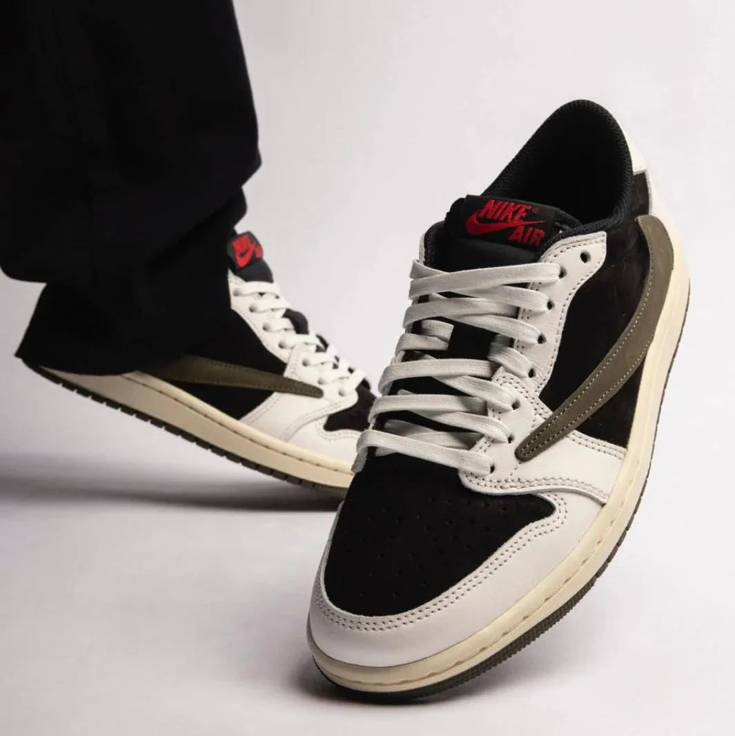 Sneaker Air J1 Retro Low OG SP X Scott Olive (PS)